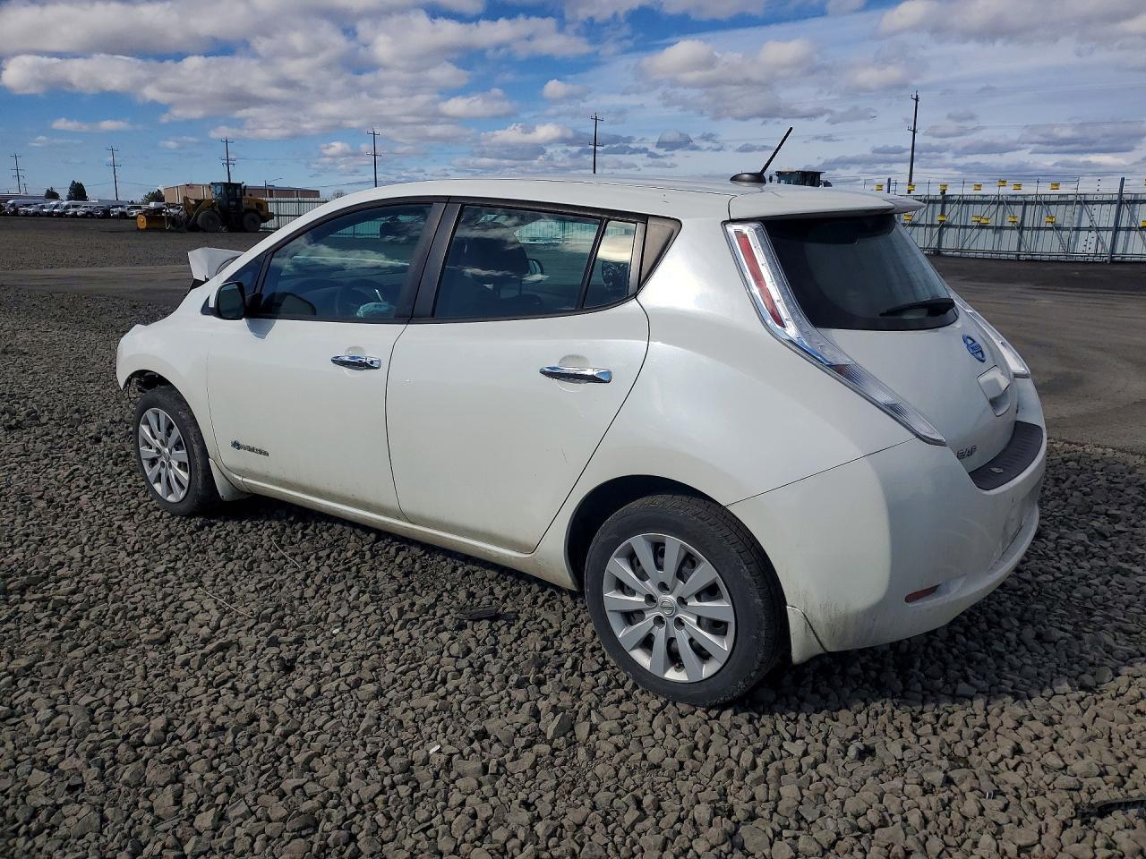 2016 NISSAN LEAF