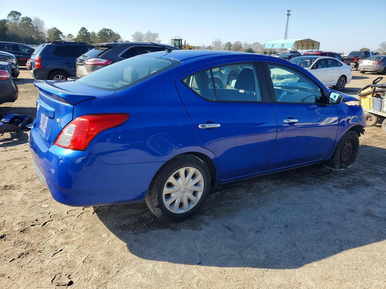 2017 NISSAN VERSA