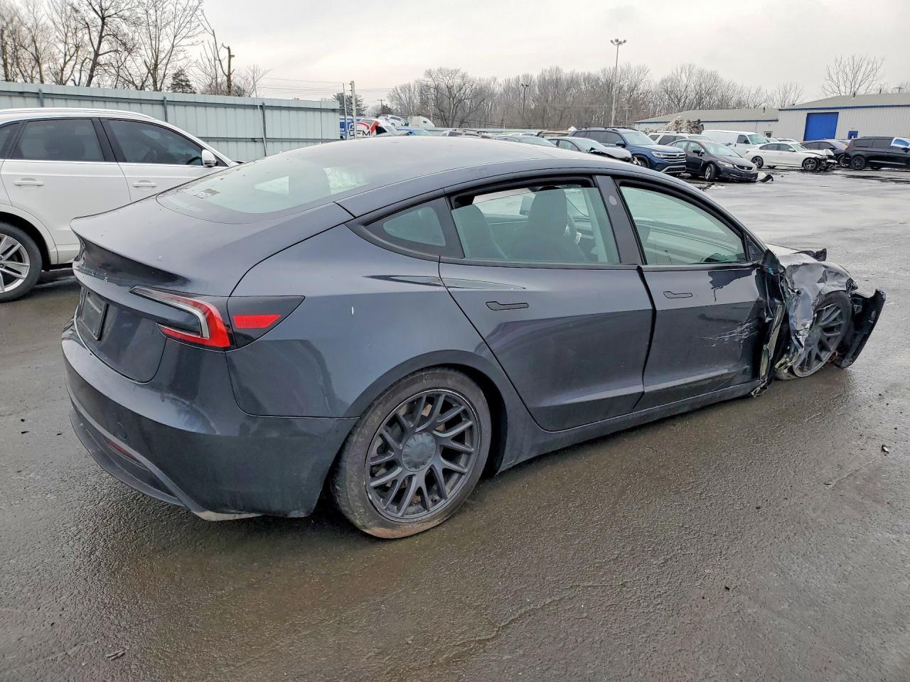 2025 TESLA MODEL 3