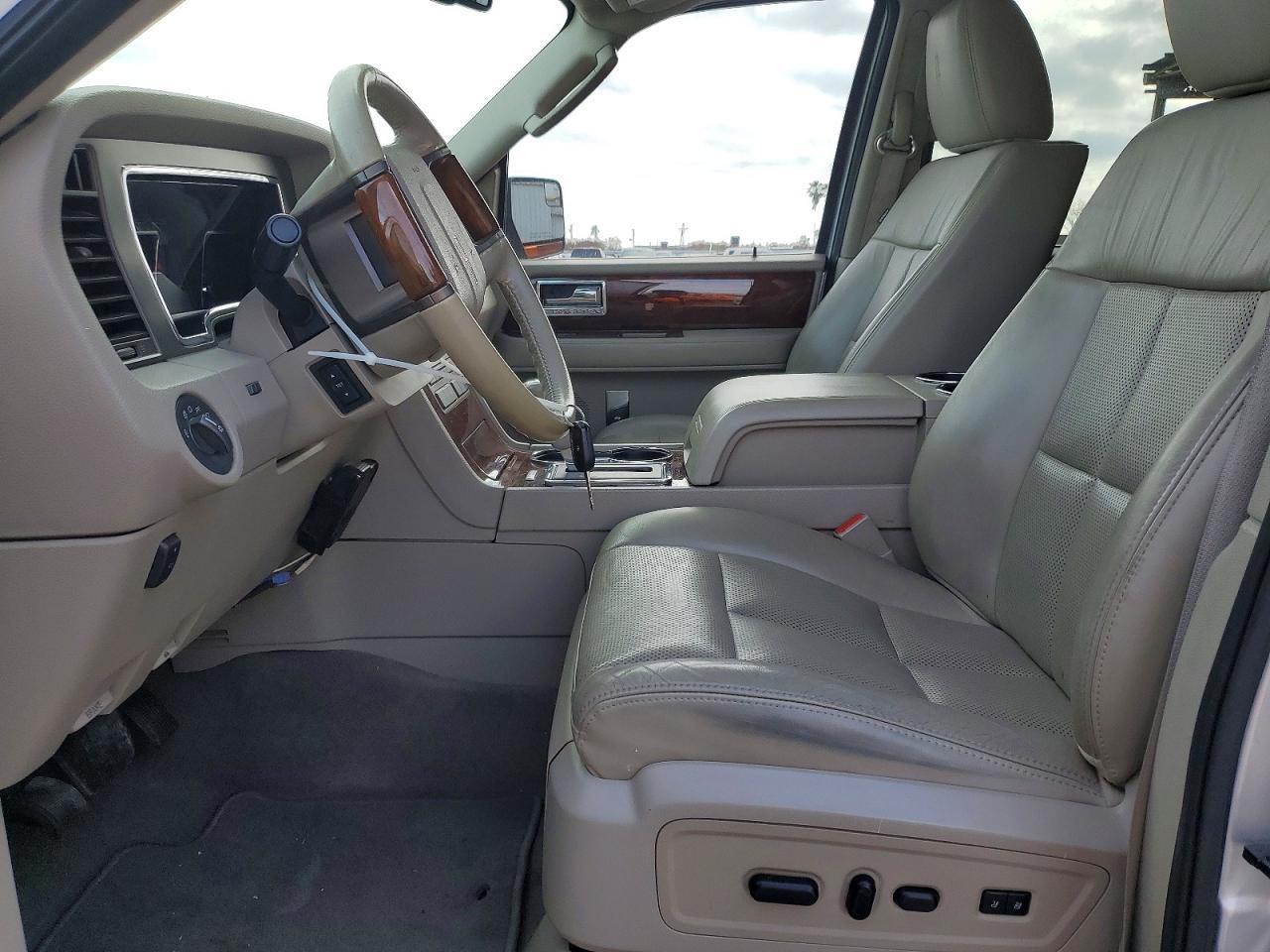 2013 Lincoln Townhouse Navigator