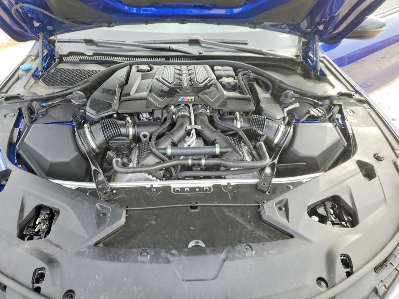 2024 BMW M8