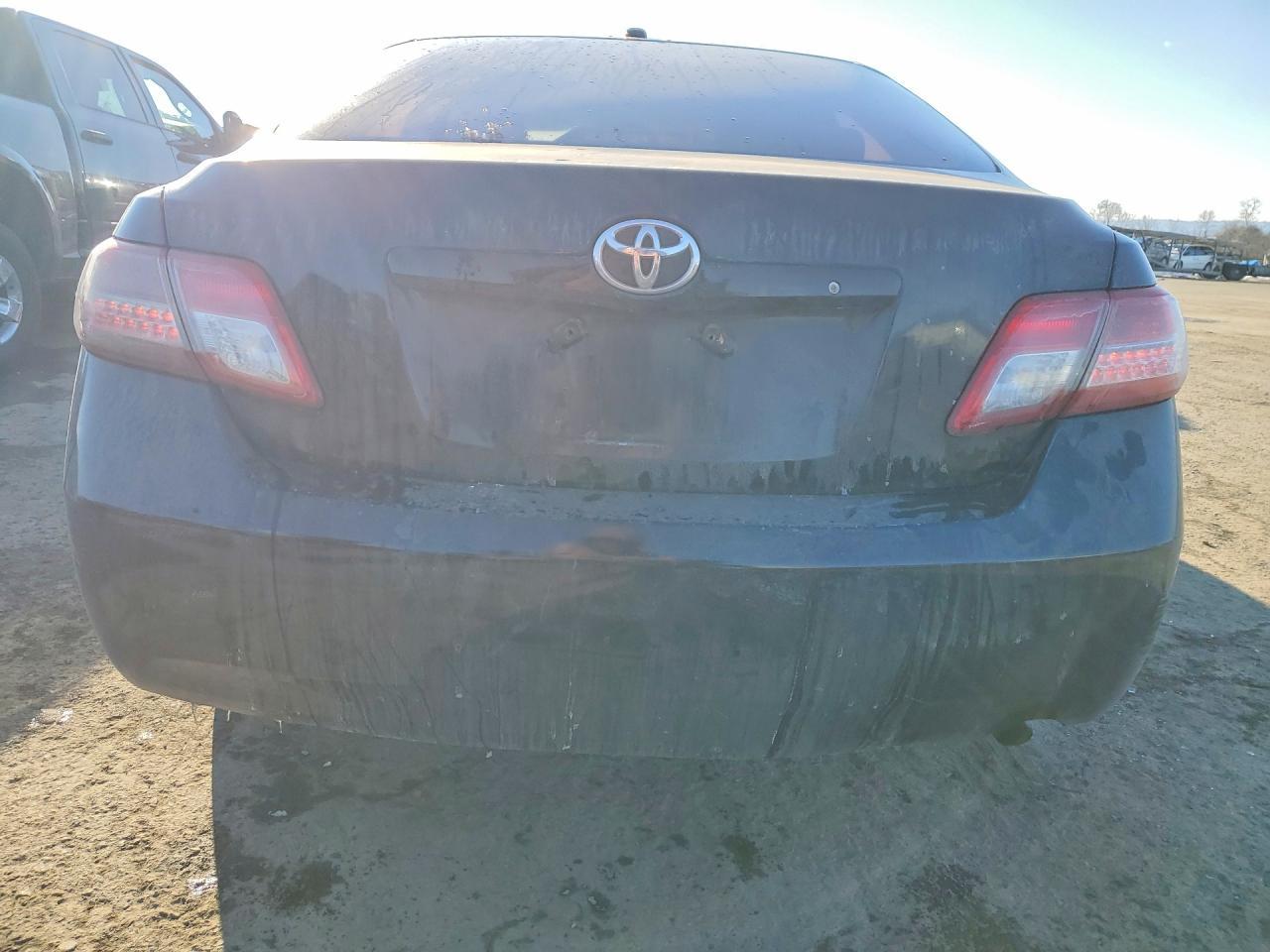2011 TOYOTA CAMRY