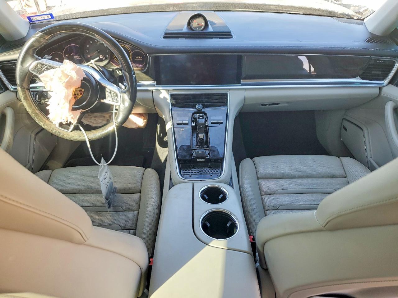2018 PORSCHE Panamera