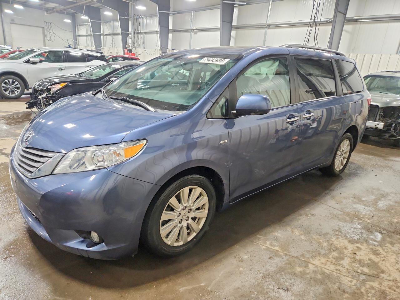 2017 TOYOTA SIENNA