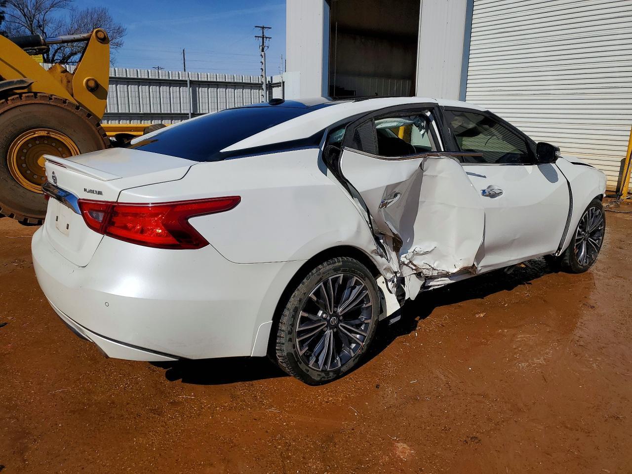 2016 NISSAN Maxima