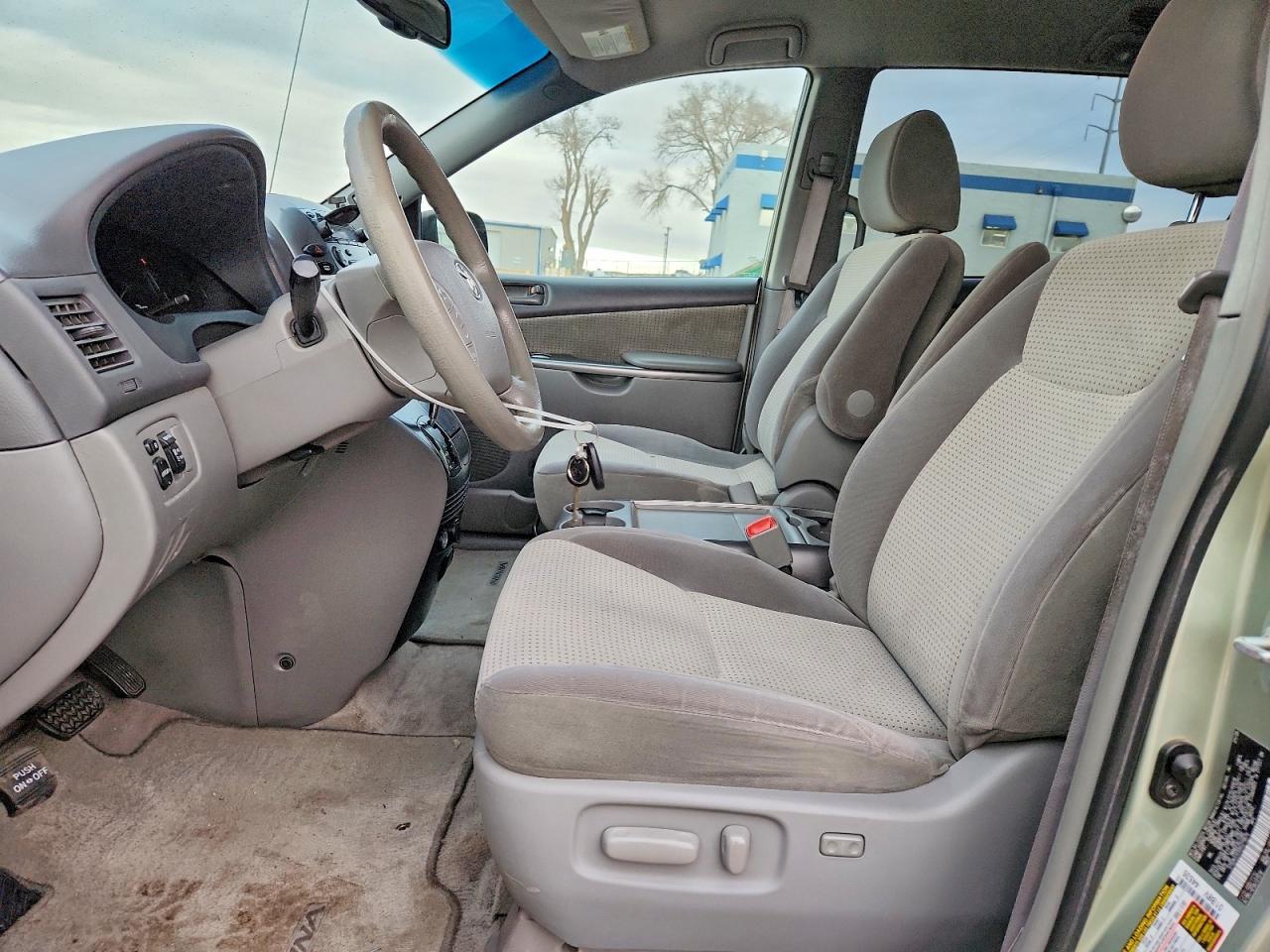 2009 TOYOTA SIENNA