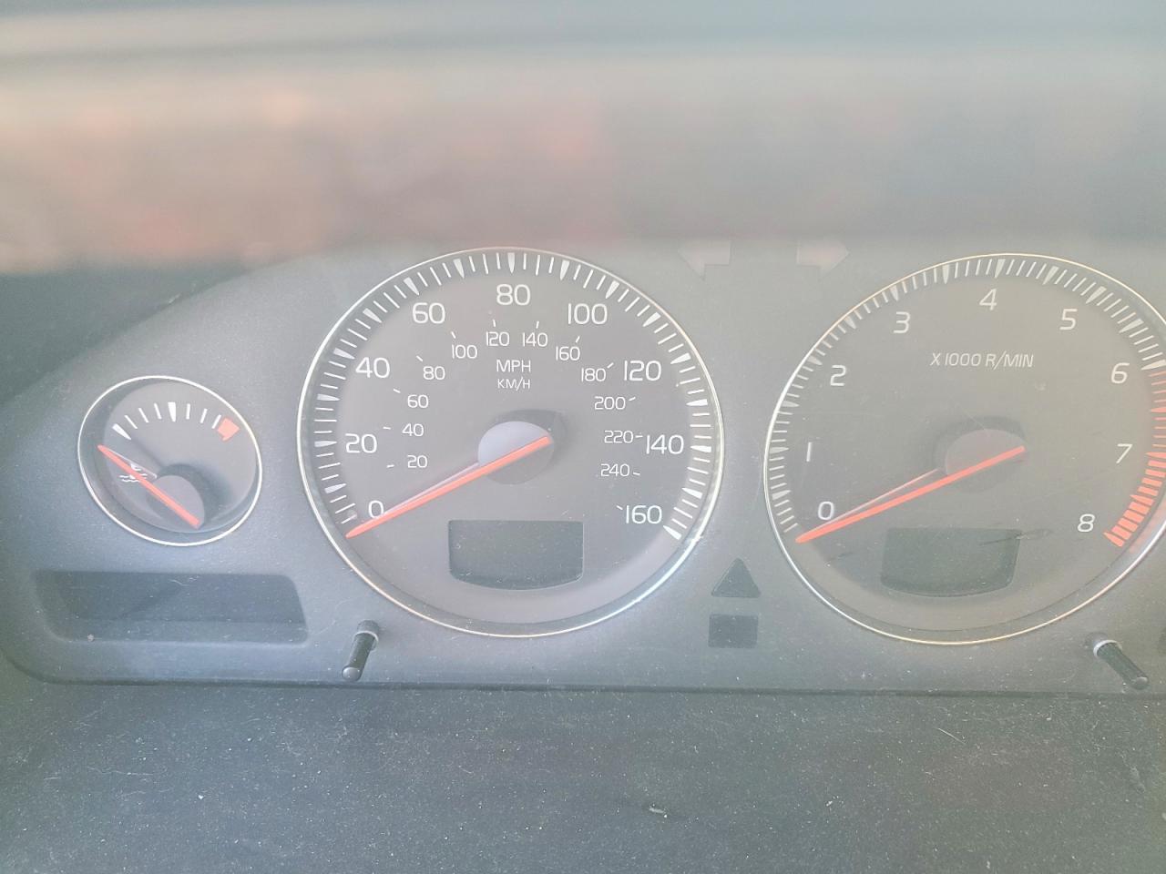 2004 VOLVO XC70