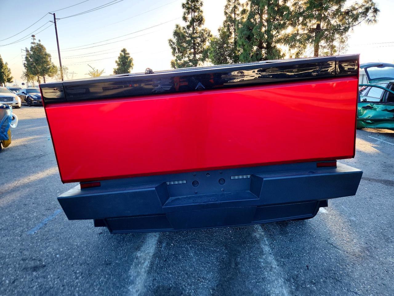 2025 TESLA Cybertruck