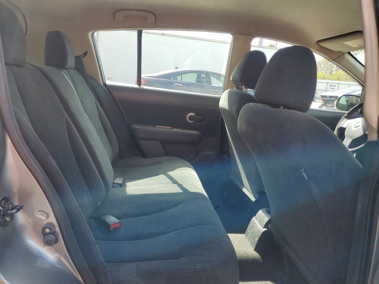 2011 NISSAN VERSA