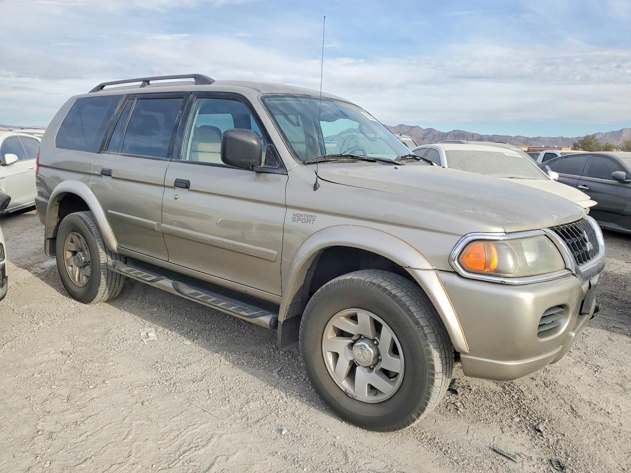 2003 MITSUBISHI Montero