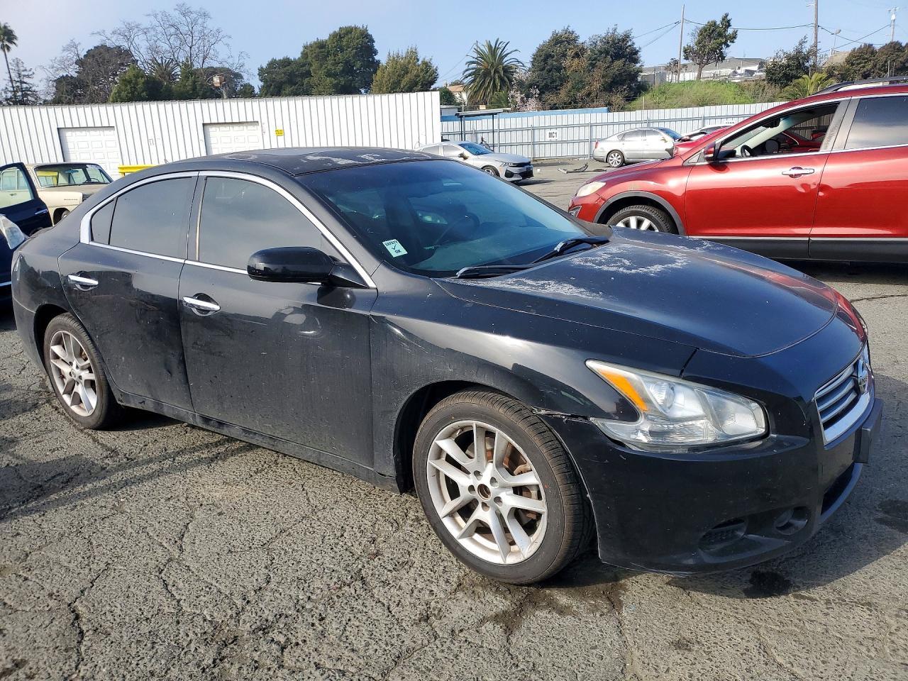 2012 NISSAN Maxima