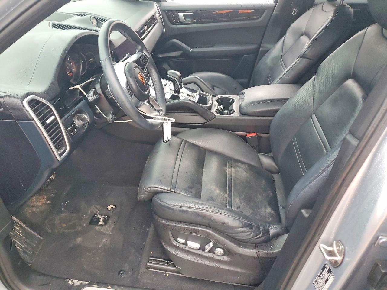 2019 PORSCHE CAYENNE