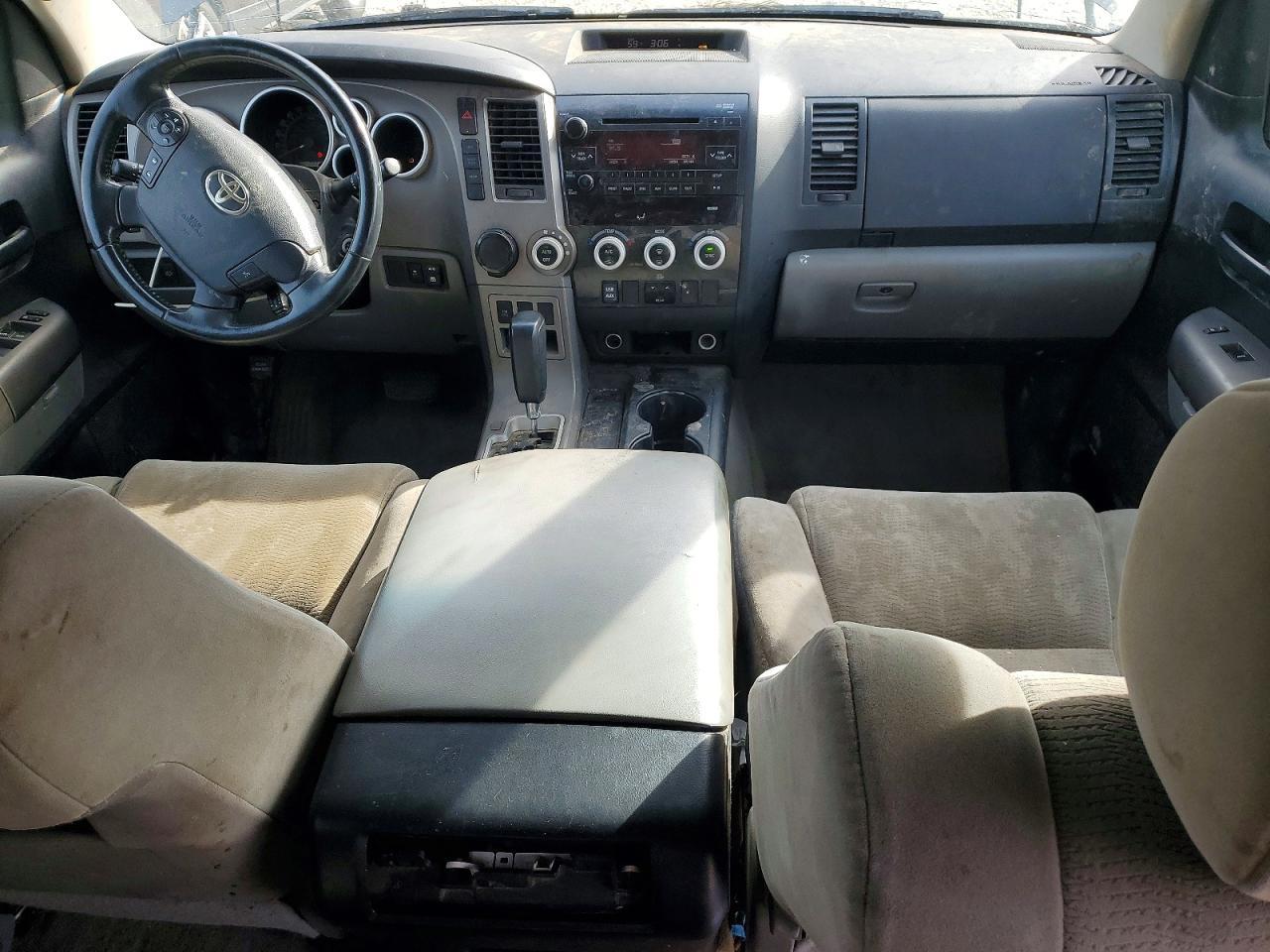 2011 TOYOTA Sequoia