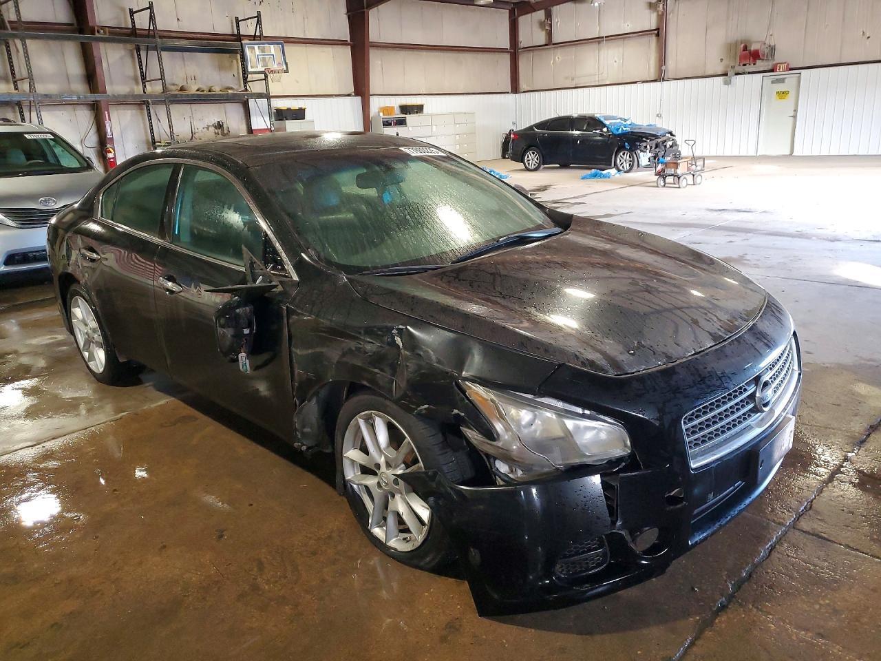 2010 NISSAN Maxima