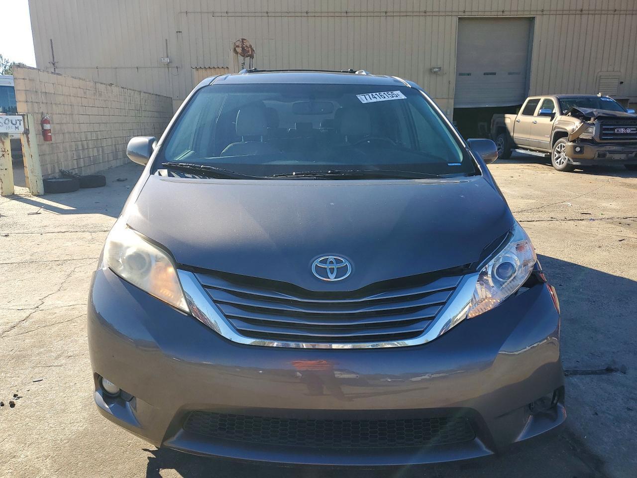2015 TOYOTA SIENNA