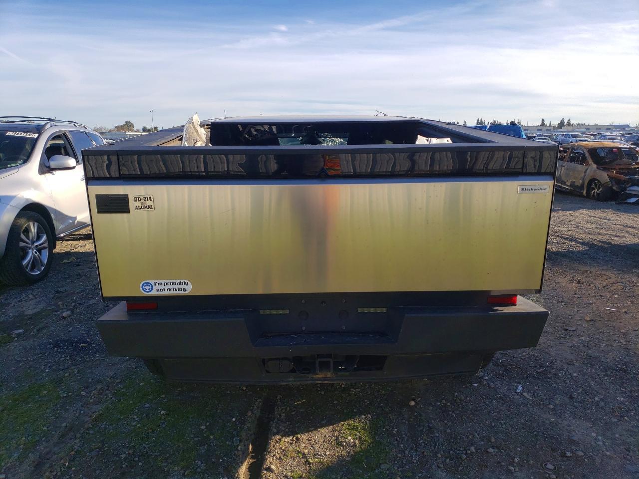 2024 TESLA Cybertruck