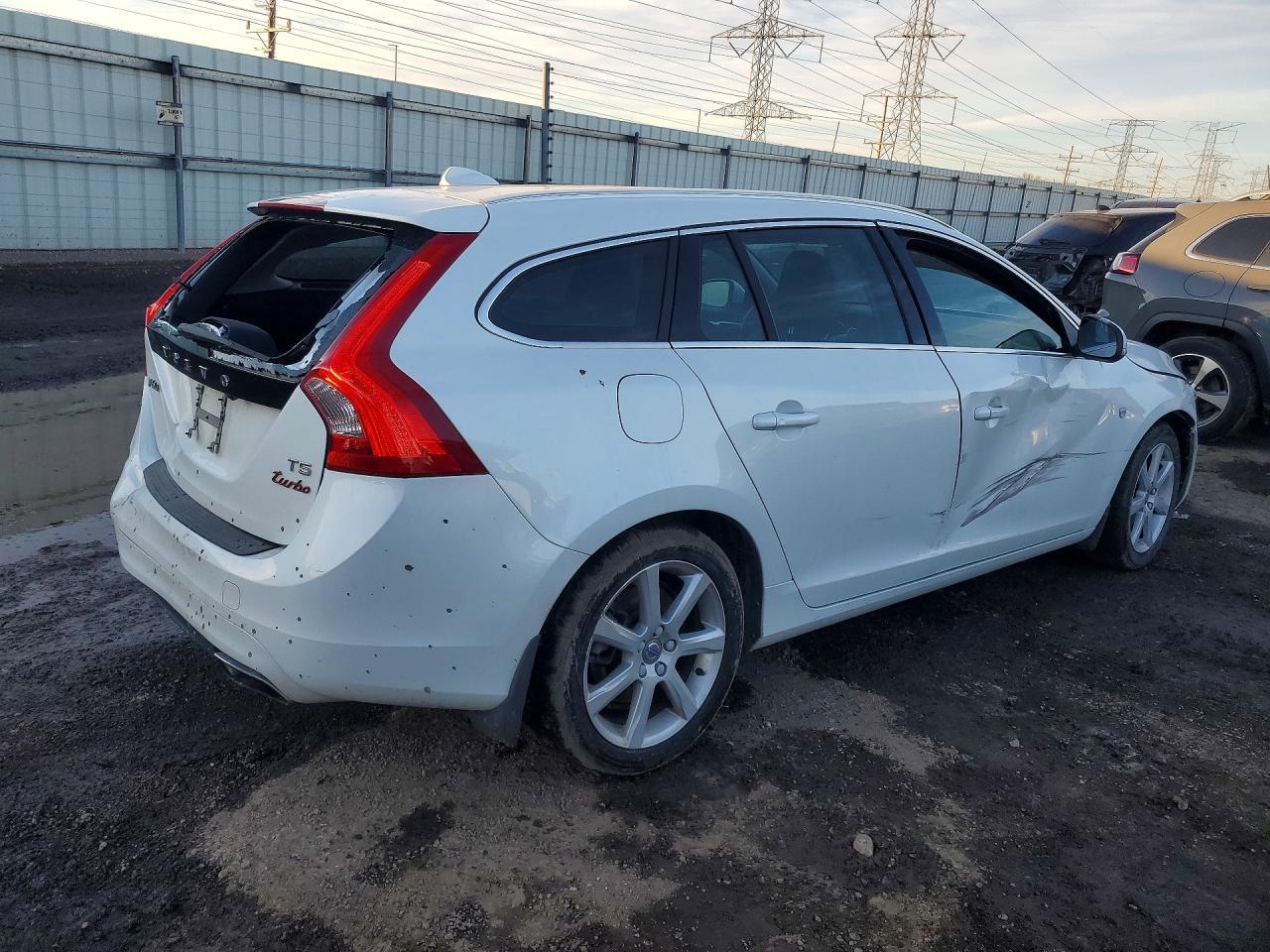 2017 VOLVO V60