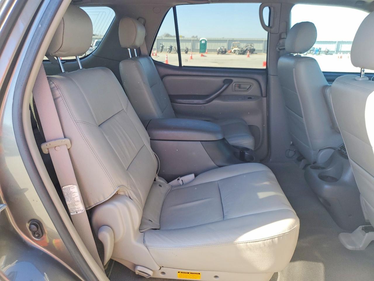 2006 TOYOTA Sequoia