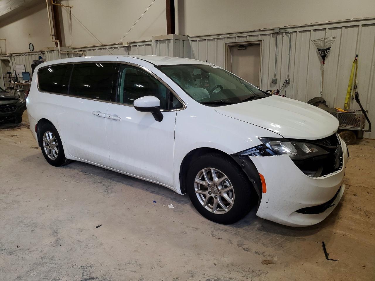 2022 CHRYSLER Voyager
