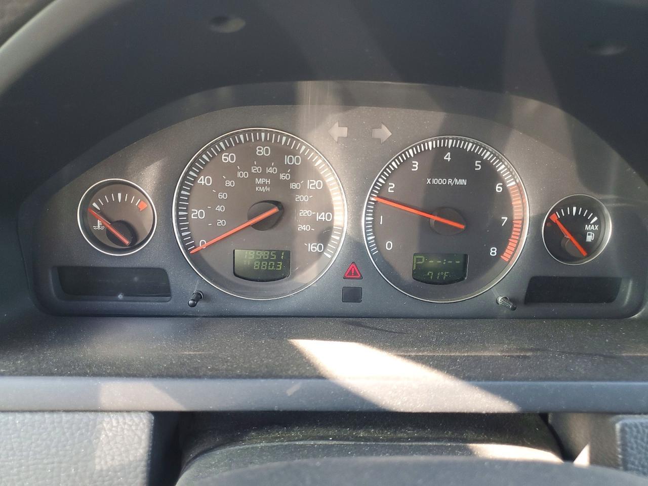 2004 VOLVO XC90