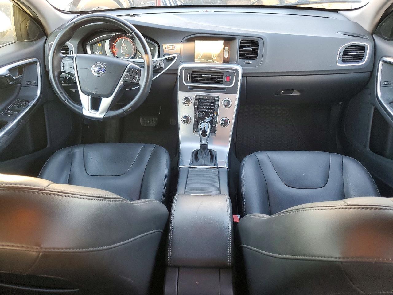 2017 VOLVO V60