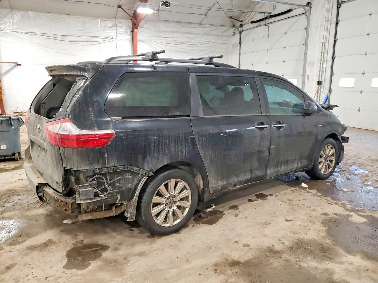 2017 TOYOTA SIENNA