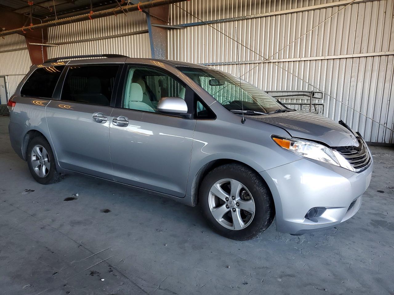 2014 TOYOTA SIENNA