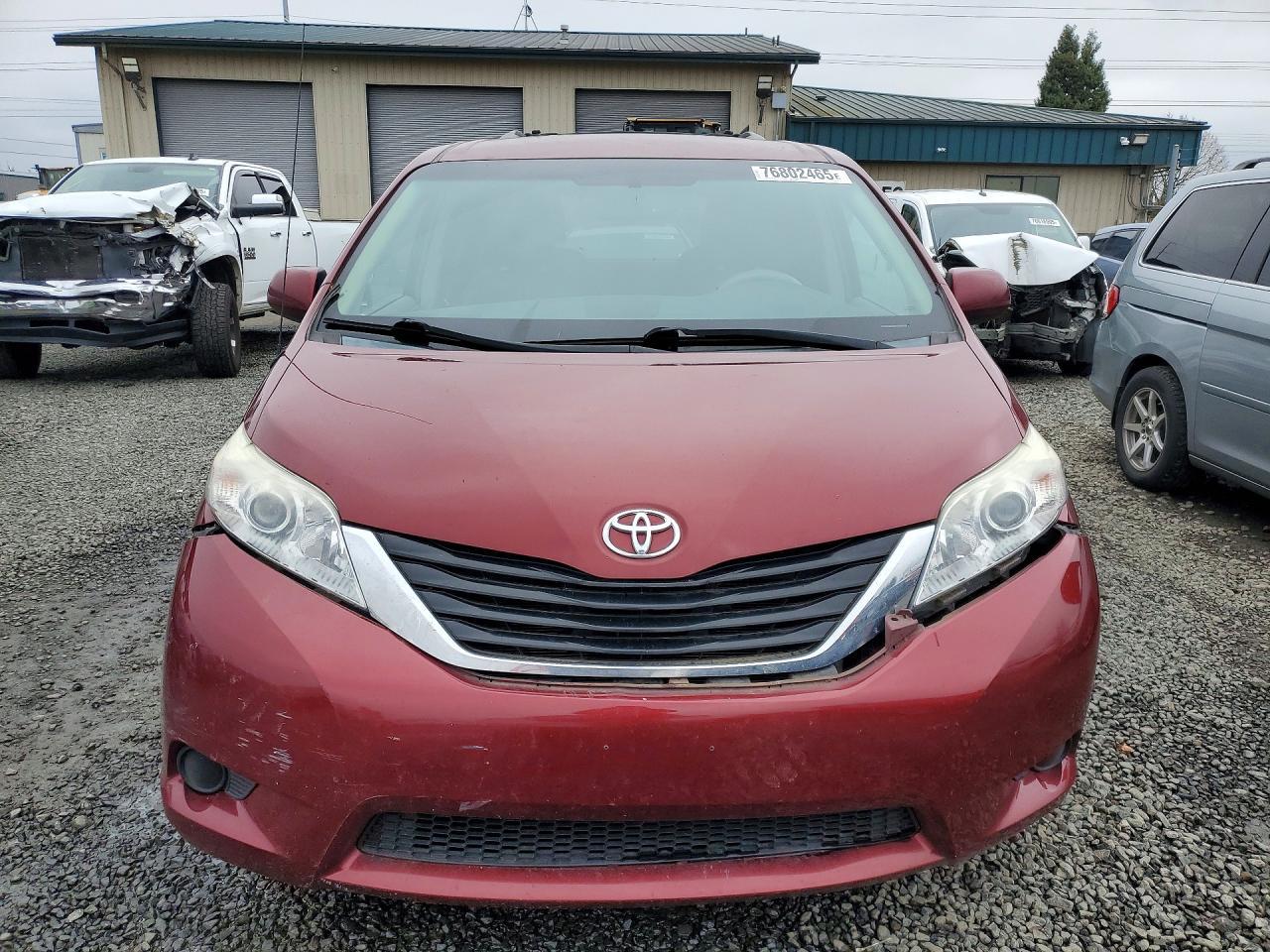 2014 TOYOTA SIENNA