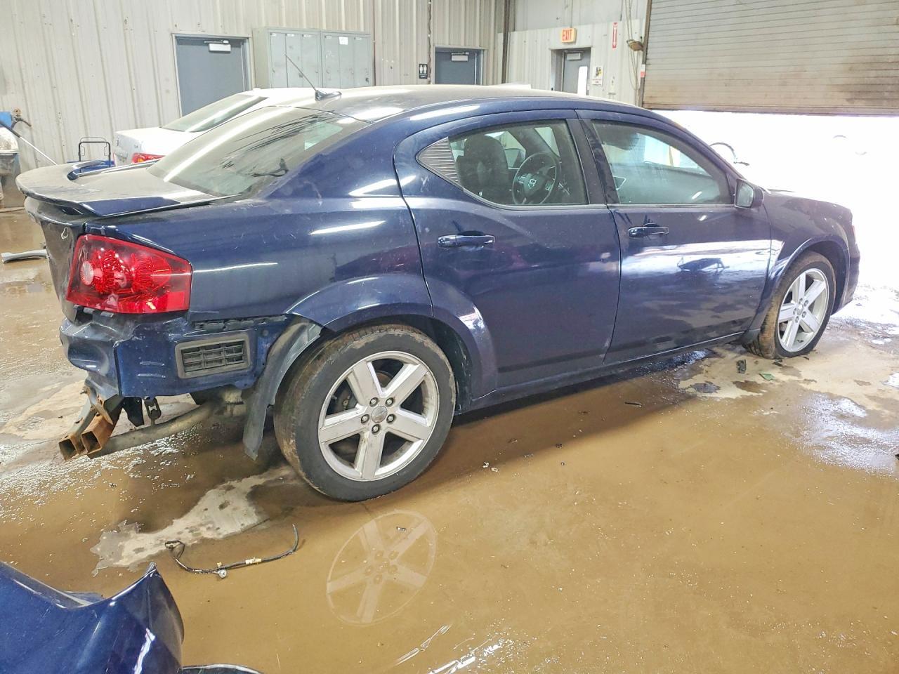 2013 DODGE Avenger