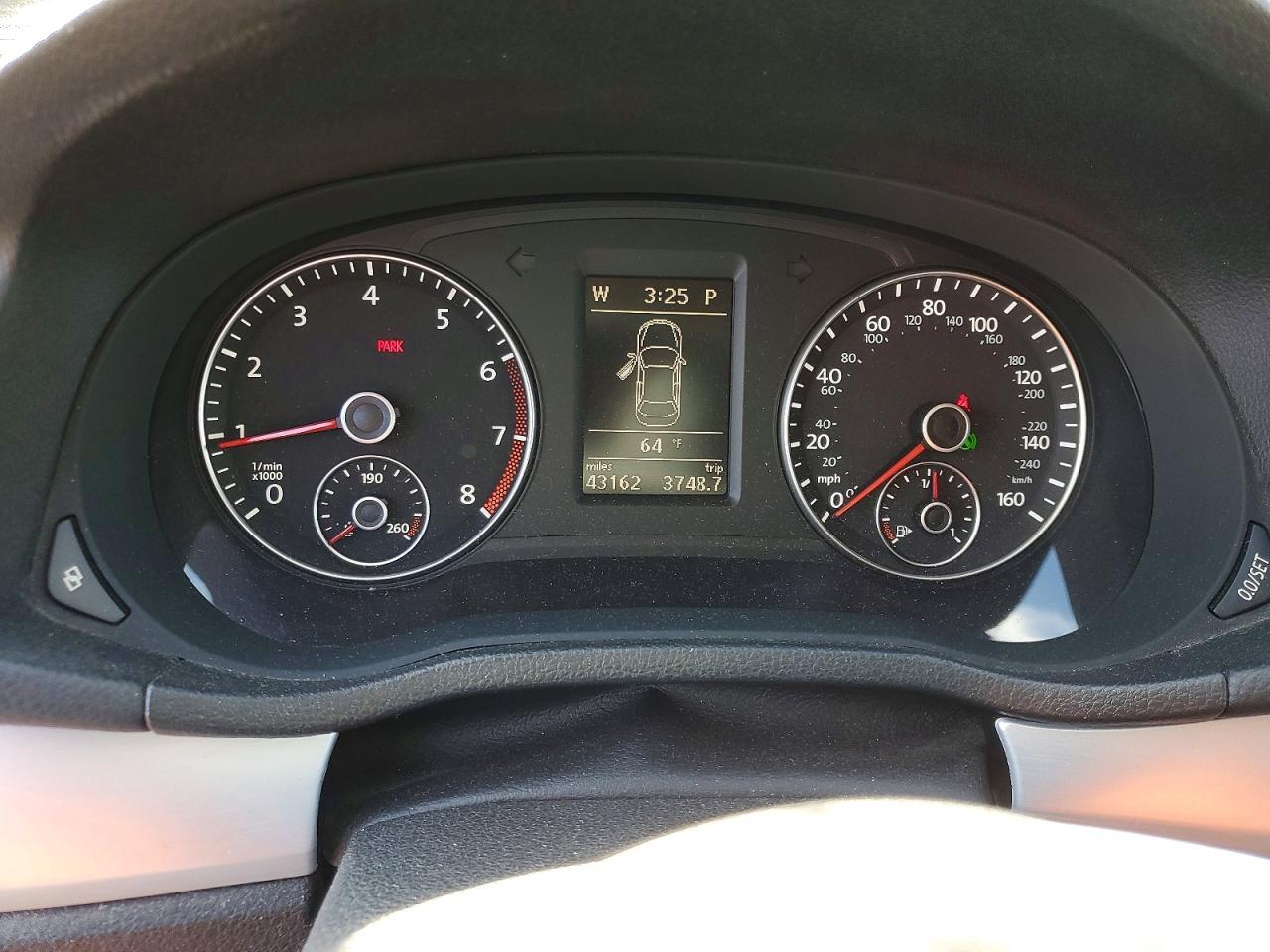 2012 VOLKSWAGEN Passat