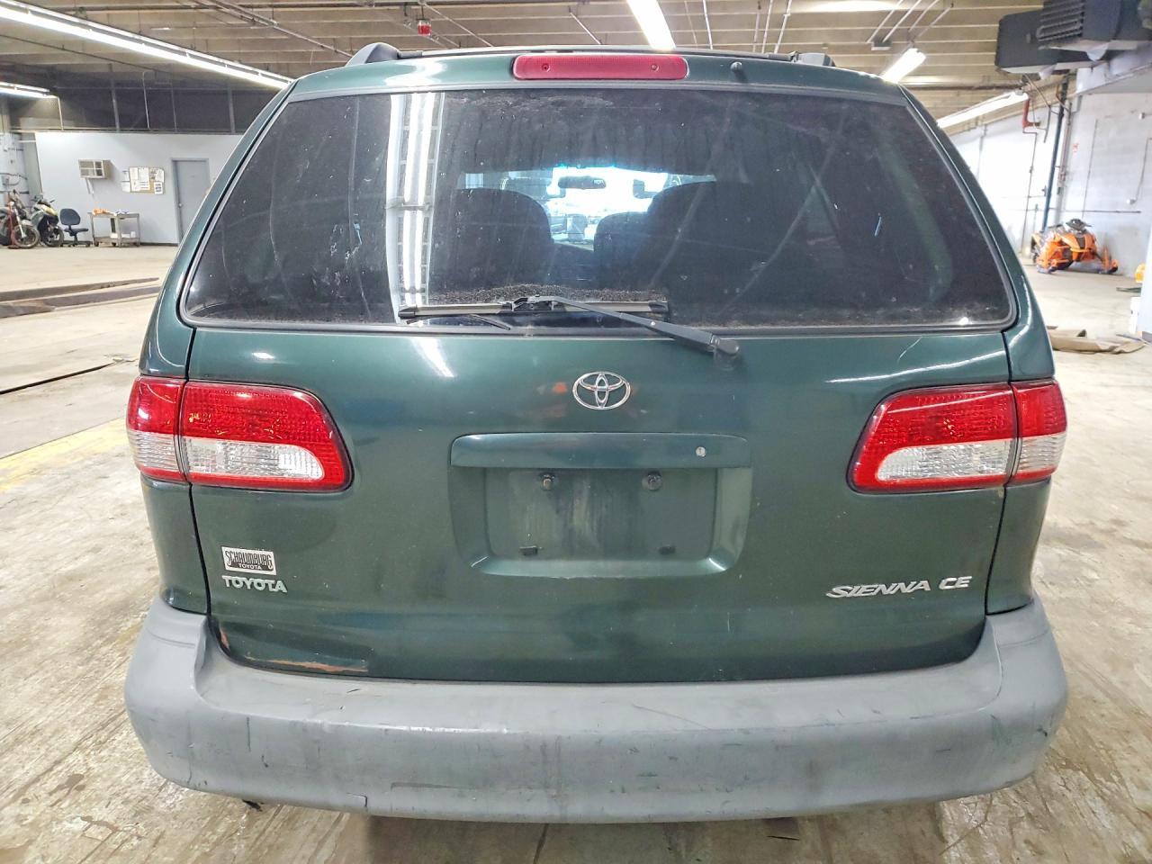 2002 TOYOTA SIENNA