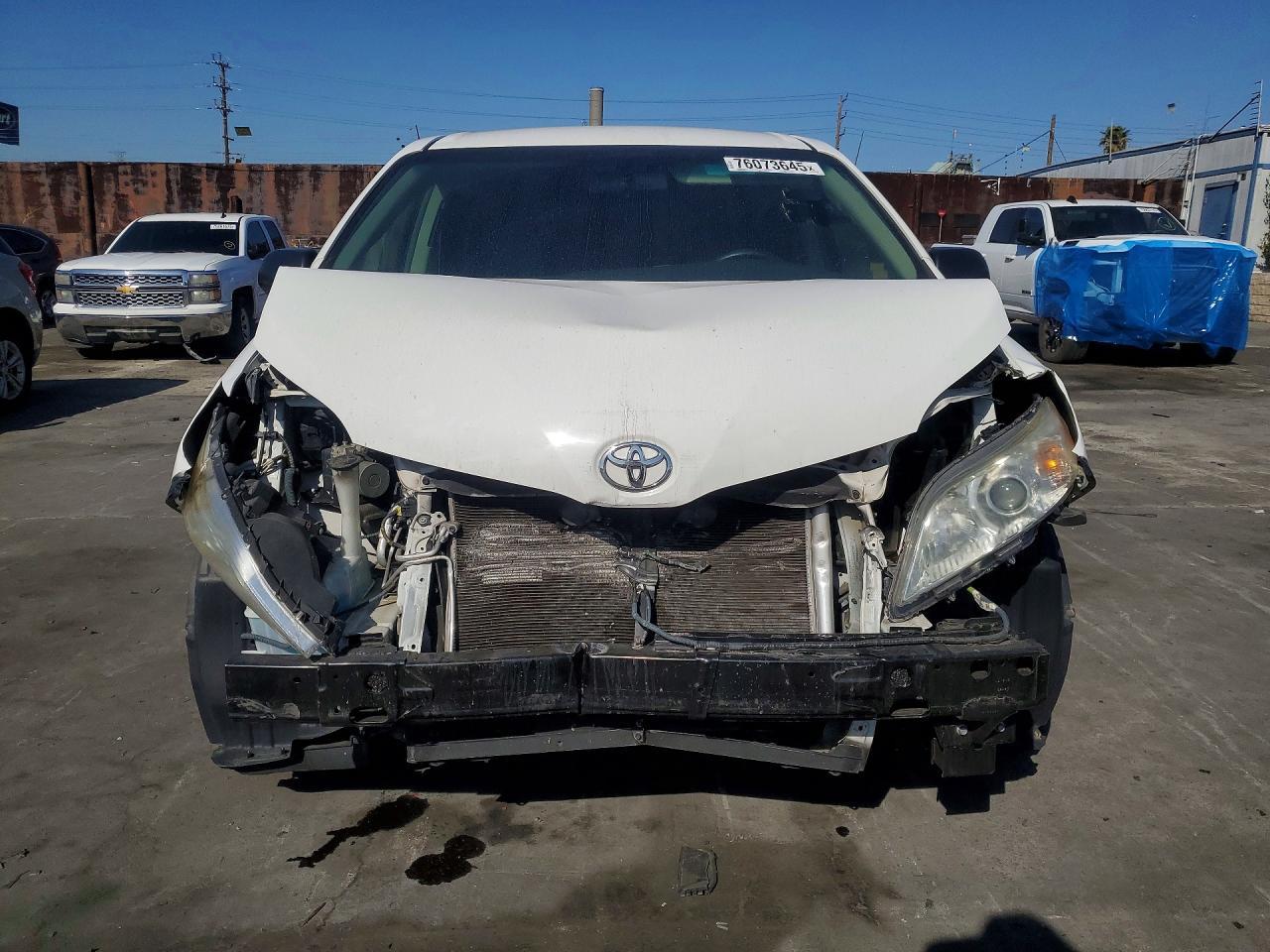 2017 TOYOTA SIENNA