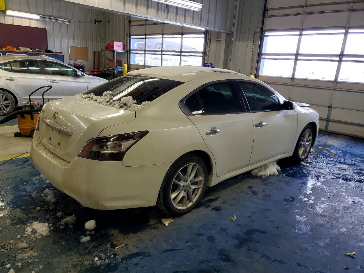 2014 NISSAN Maxima