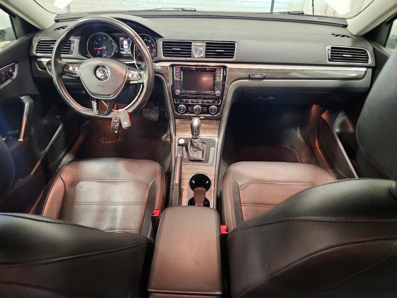 2017 VOLKSWAGEN Passat