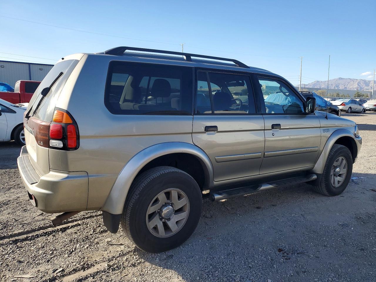 2003 MITSUBISHI Montero