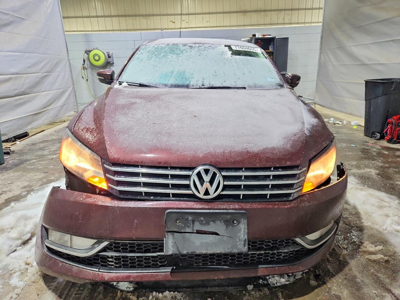 2013 VOLKSWAGEN Passat