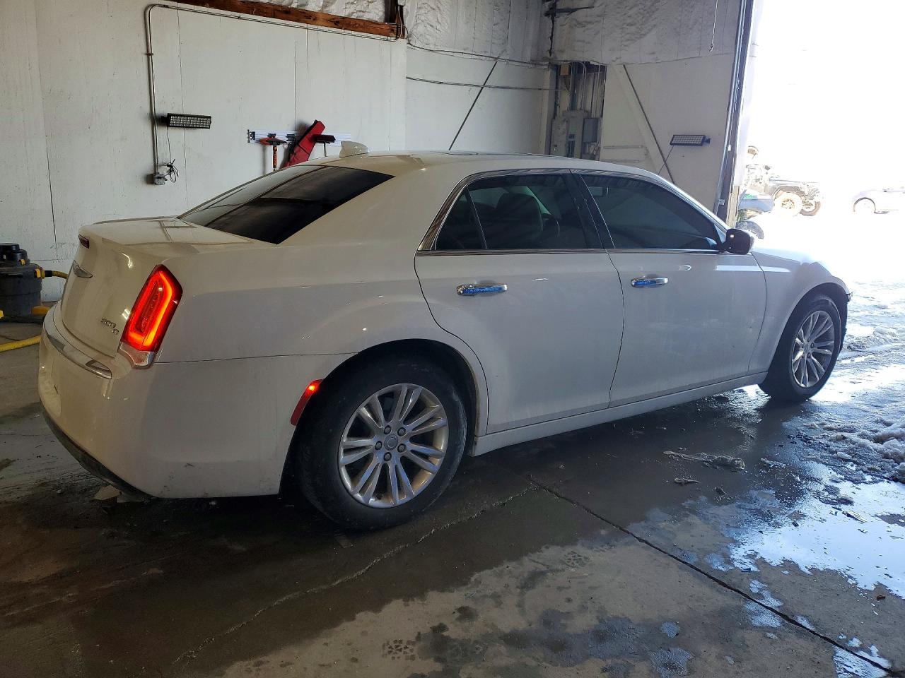 2016 CHRYSLER 300