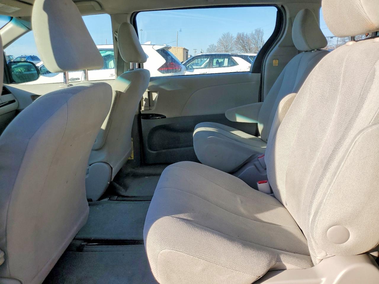 2012 TOYOTA SIENNA