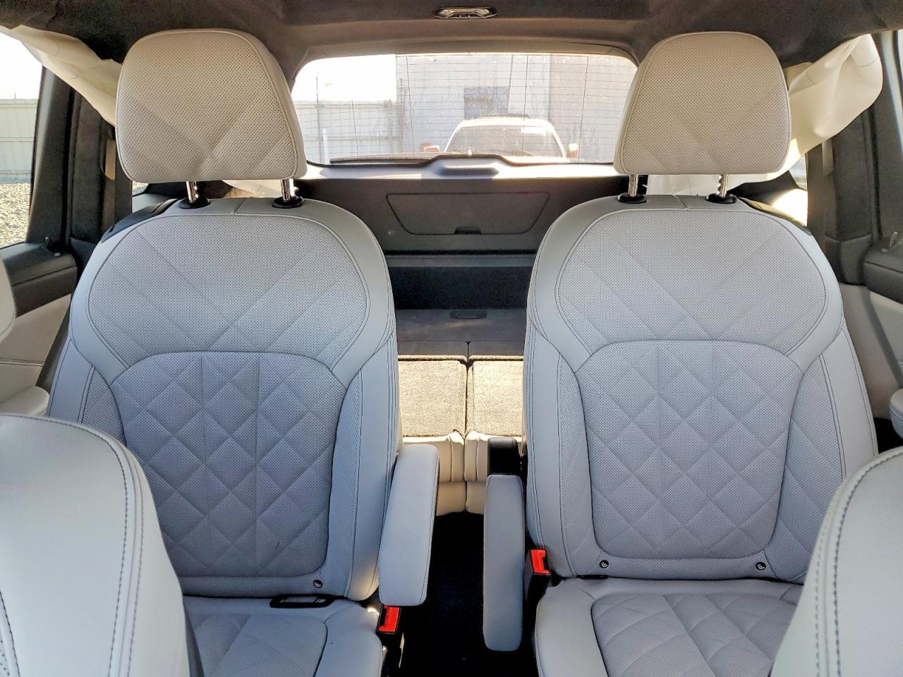 2025 BMW X7