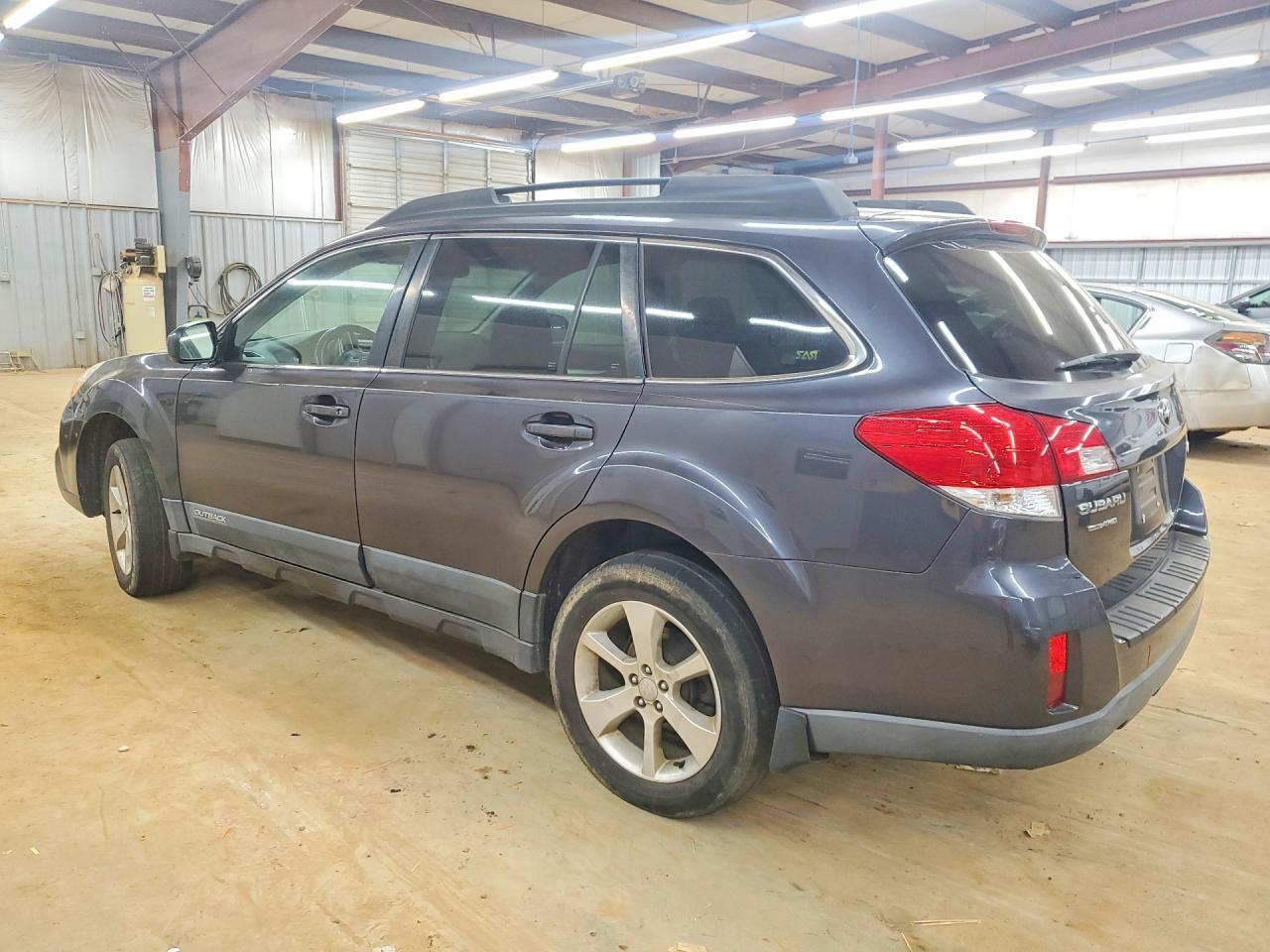 2013 SUBARU Outback