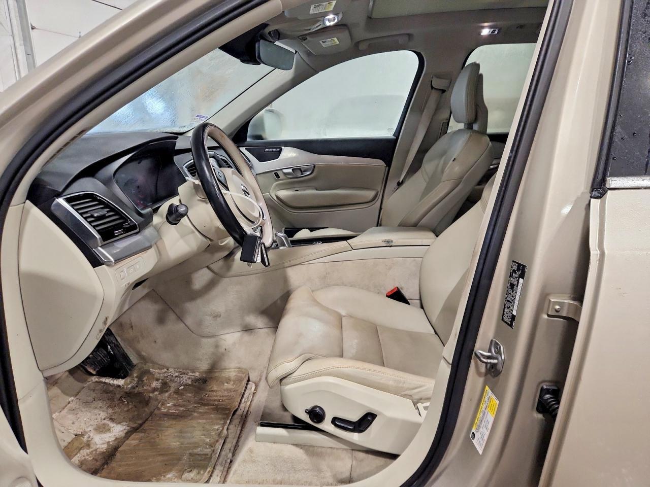 2016 VOLVO XC90