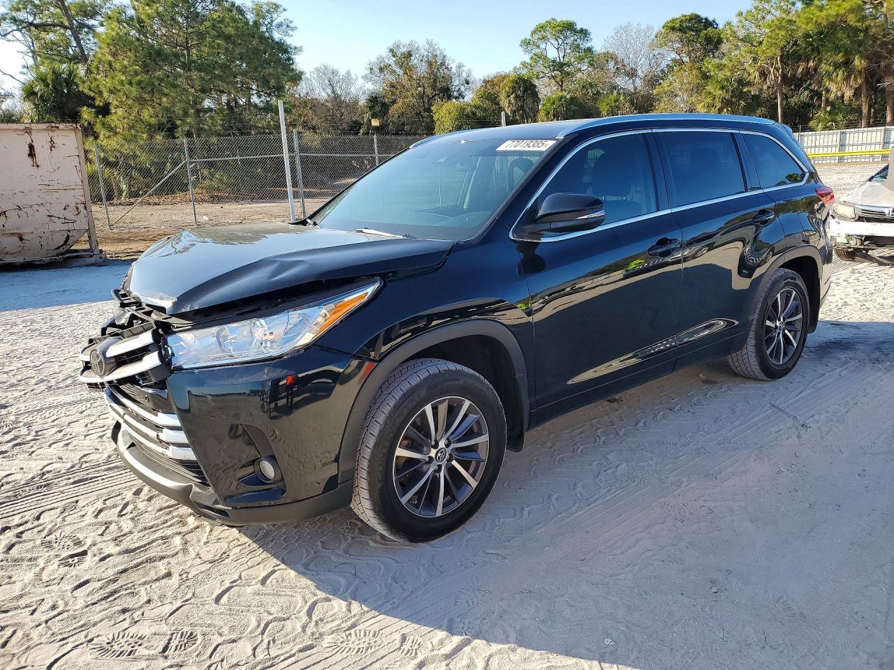 2017 TOYOTA HIGHLANDER