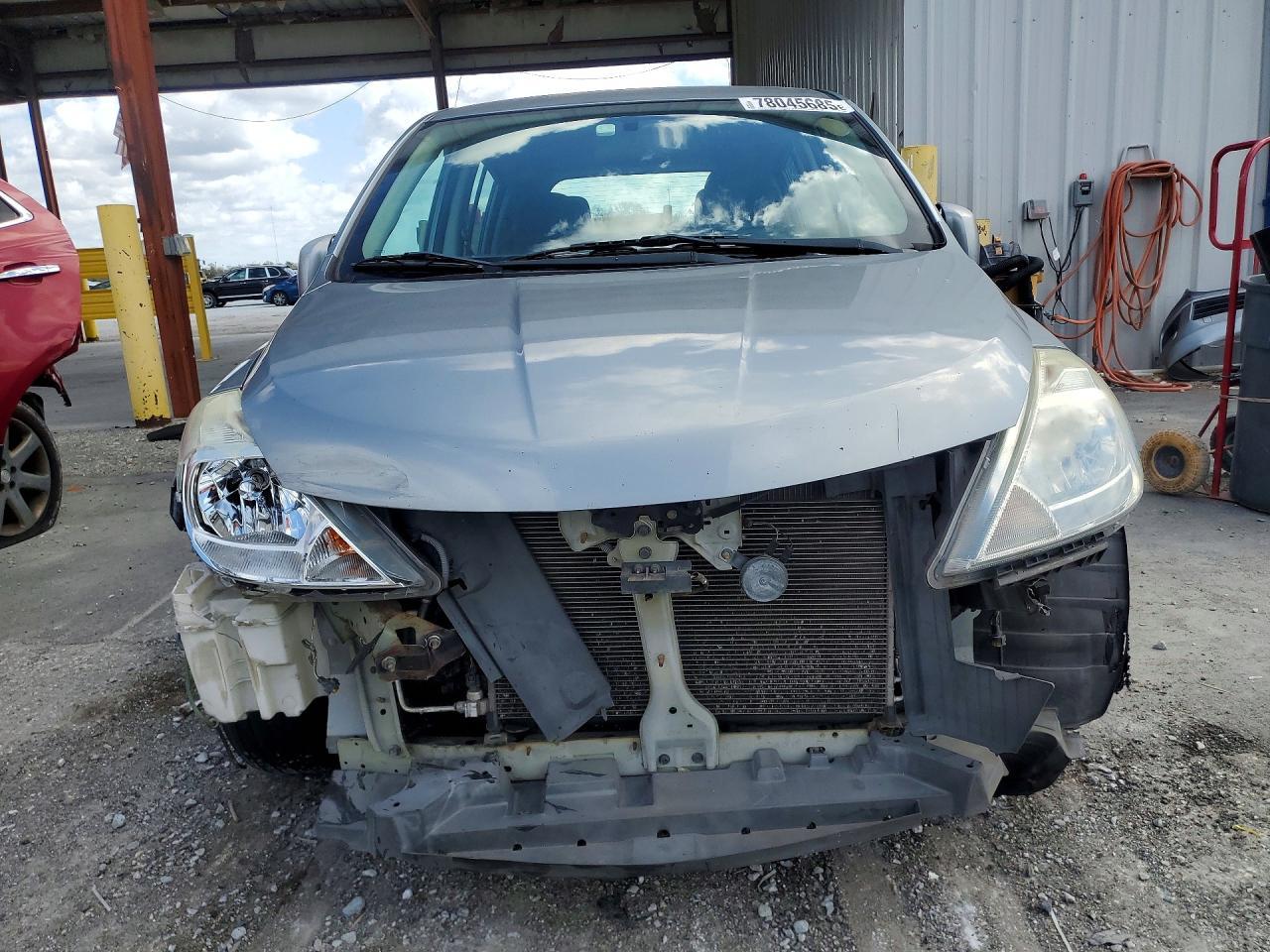 2011 NISSAN VERSA