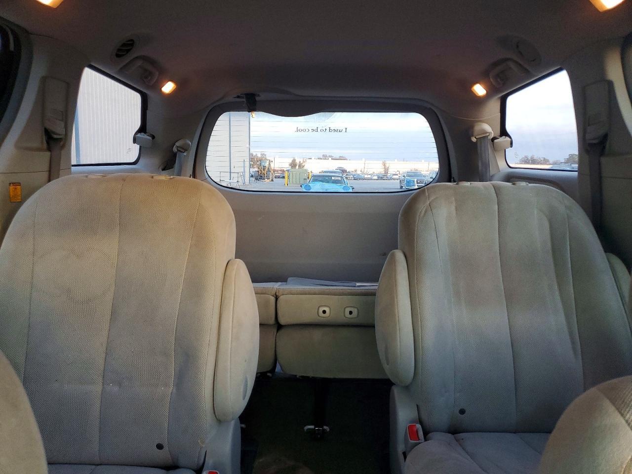 2011 TOYOTA SIENNA