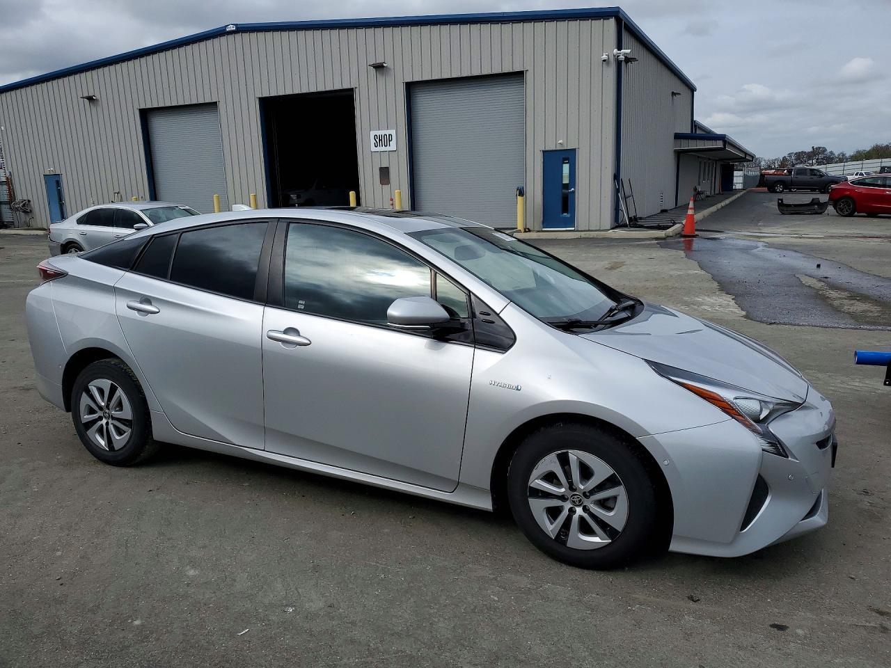 2016 TOYOTA PRIUS