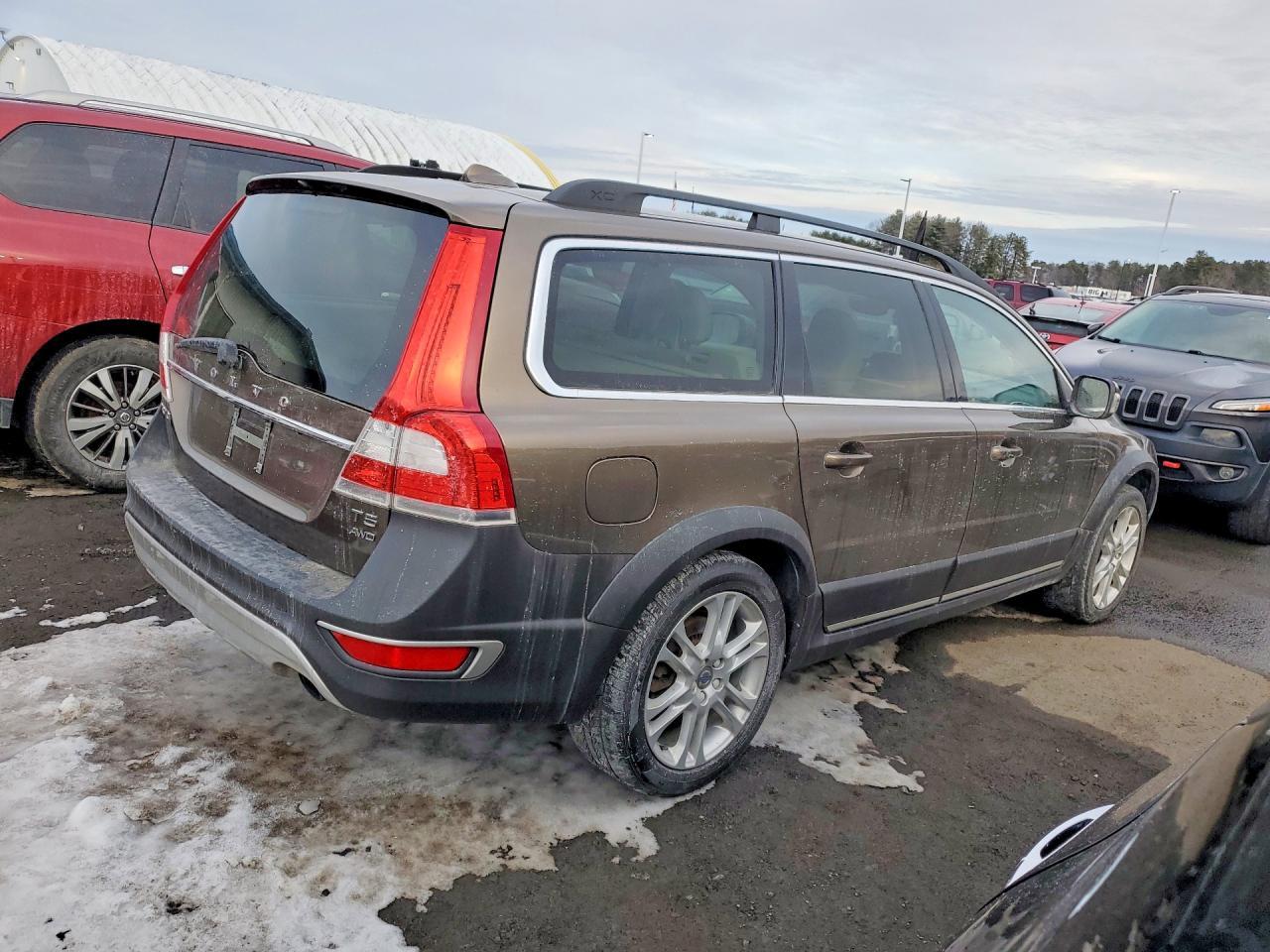 2016 VOLVO XC70