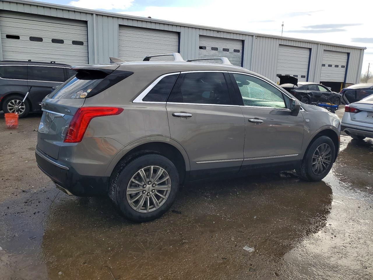 2017 CADILLAC XT5