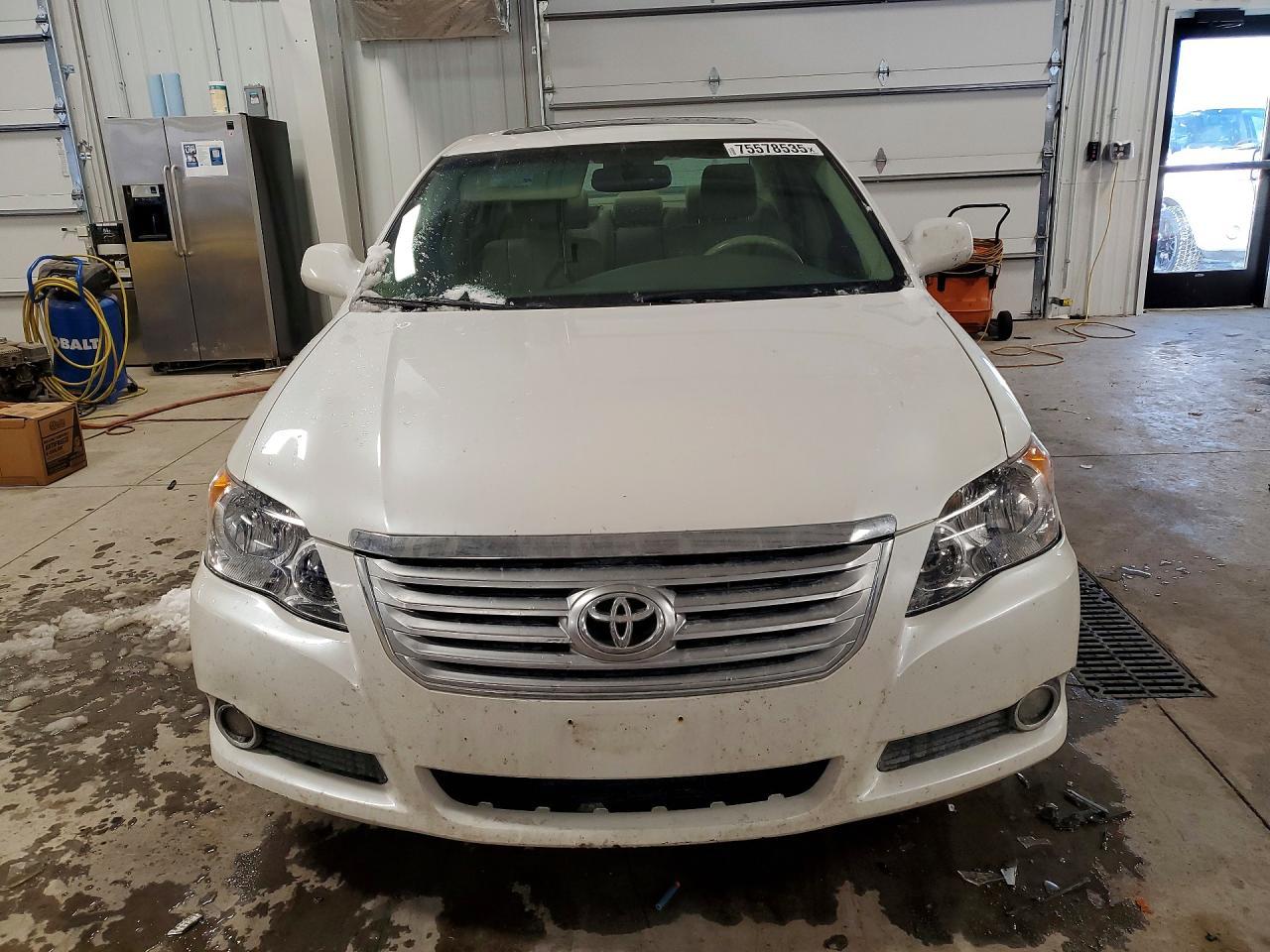 2010 TOYOTA Avalon