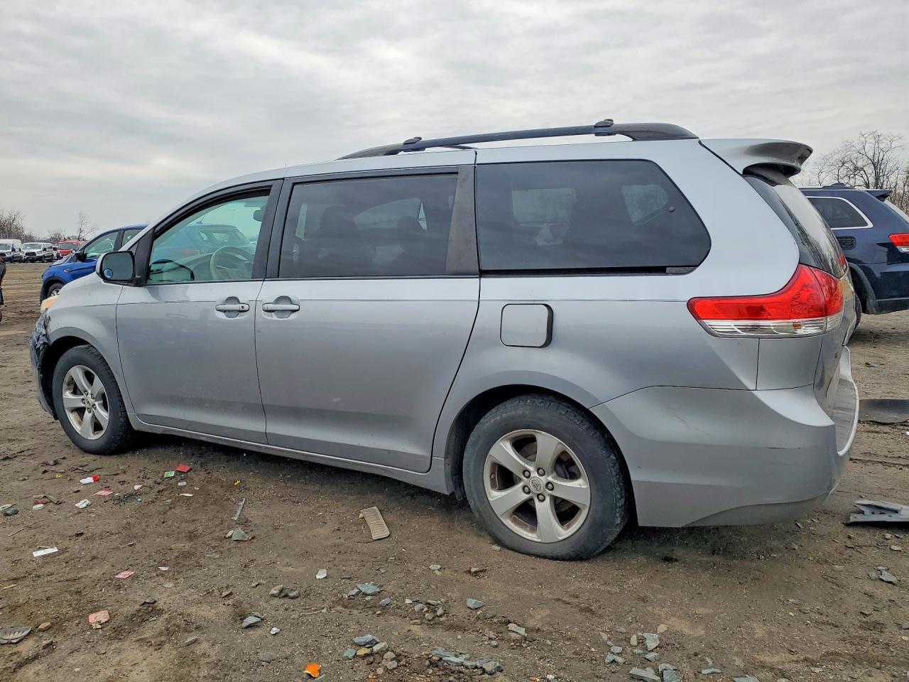 2012 TOYOTA SIENNA