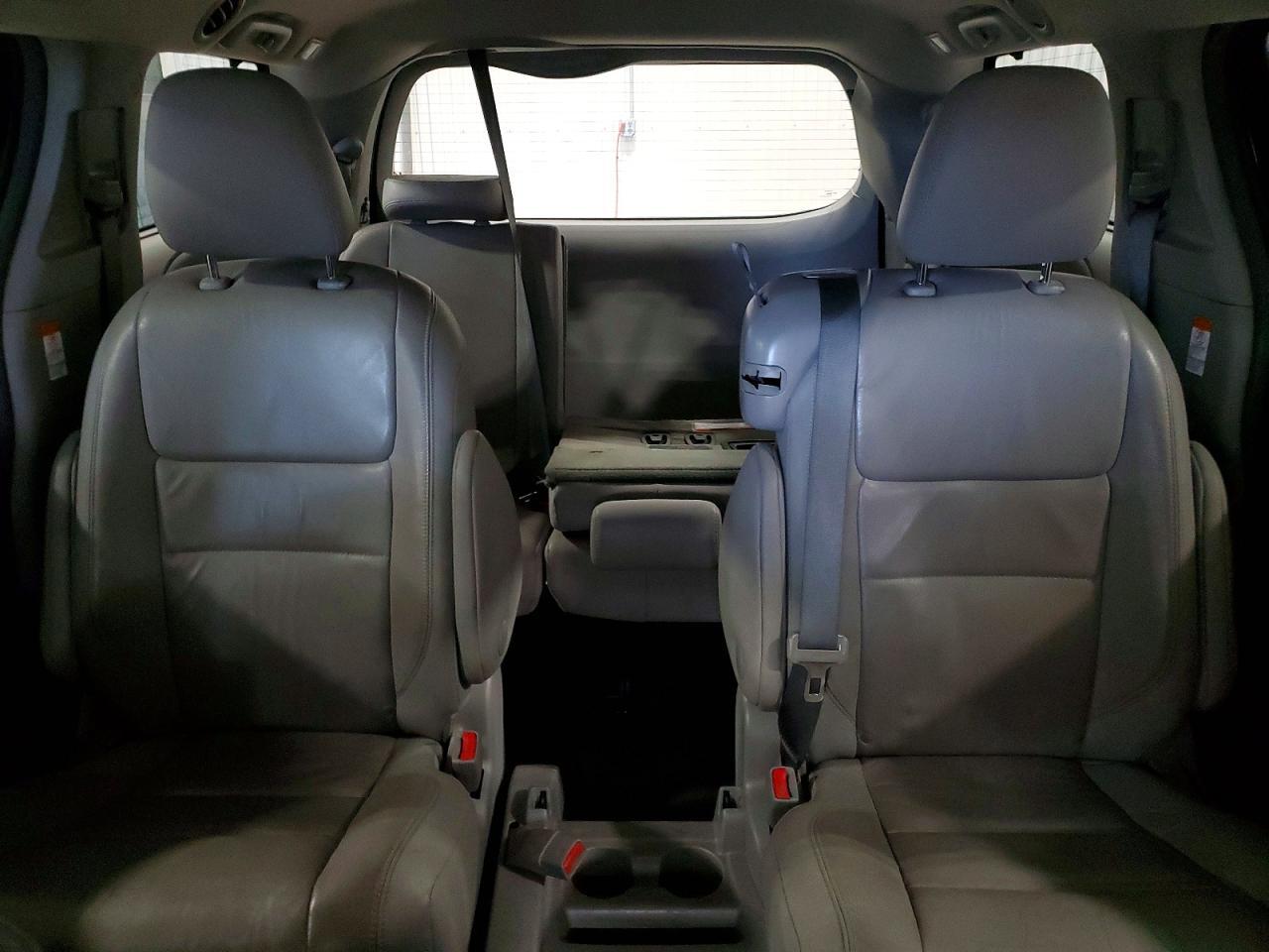 2016 TOYOTA SIENNA